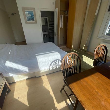 Room With Private Bathroom And Shared Kitchen Londra Esterno foto