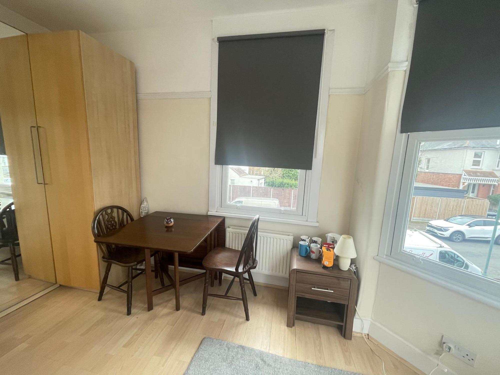 Room With Private Bathroom And Shared Kitchen Londra Esterno foto