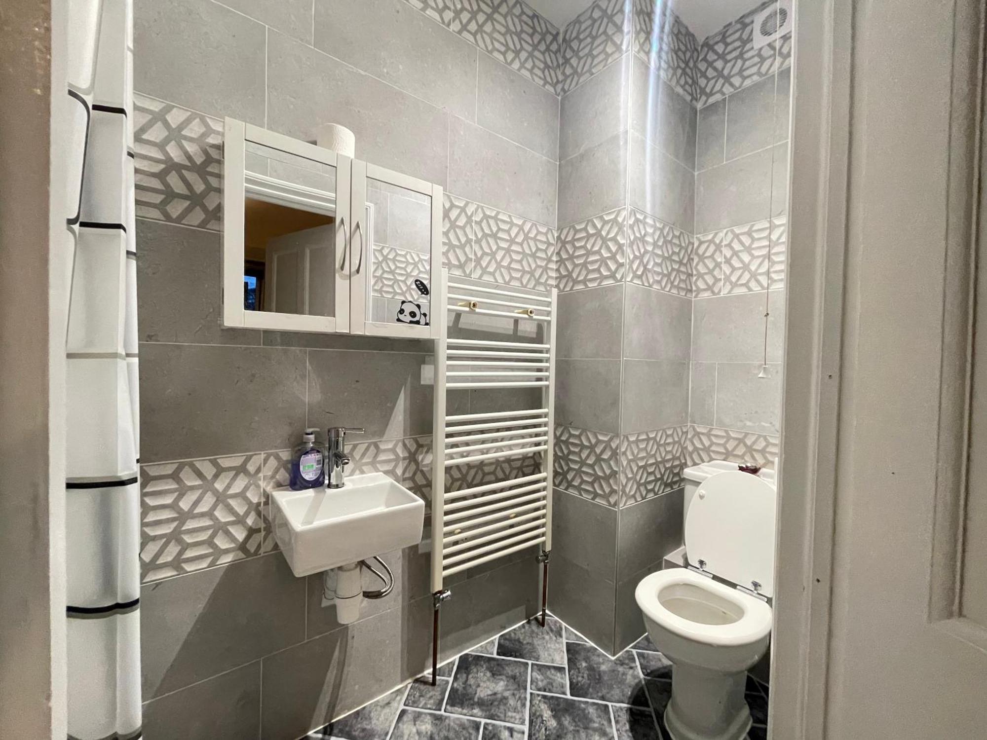 Room With Private Bathroom And Shared Kitchen Londra Esterno foto