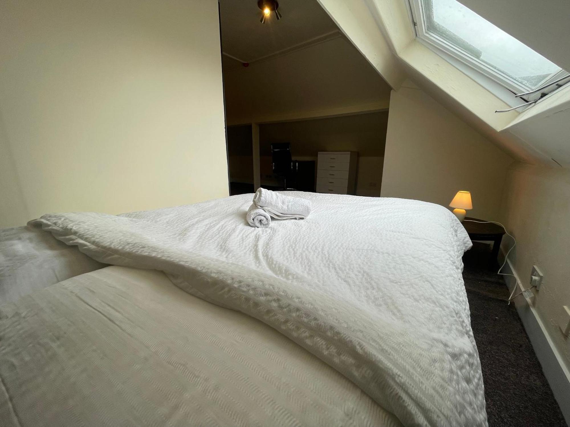 Room With Private Bathroom And Shared Kitchen Londra Esterno foto