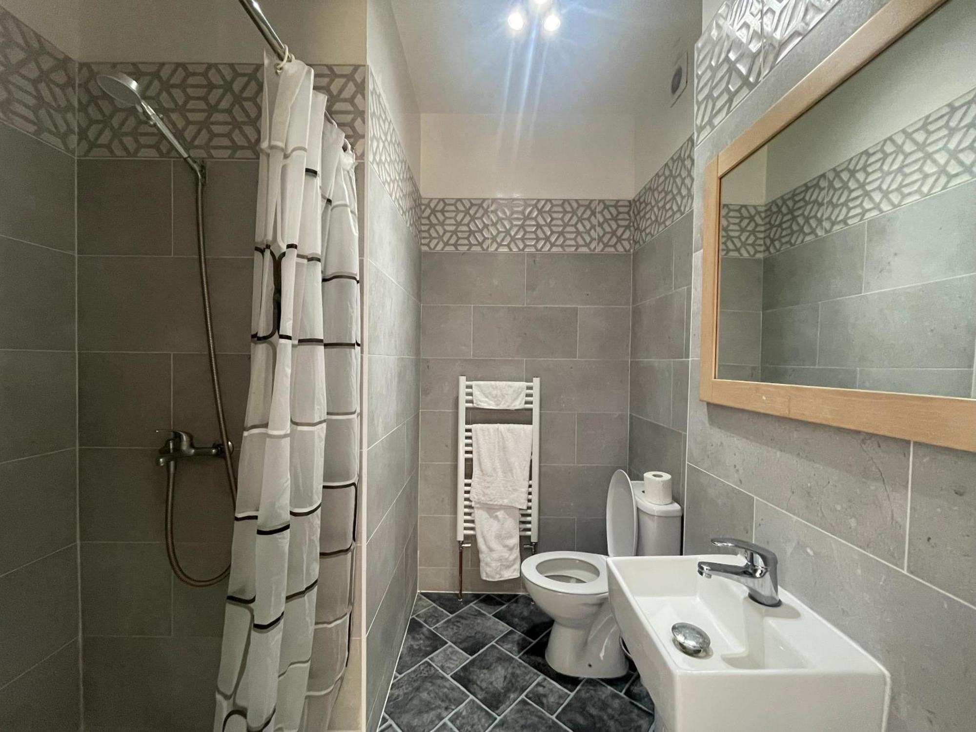 Room With Private Bathroom And Shared Kitchen Londra Esterno foto