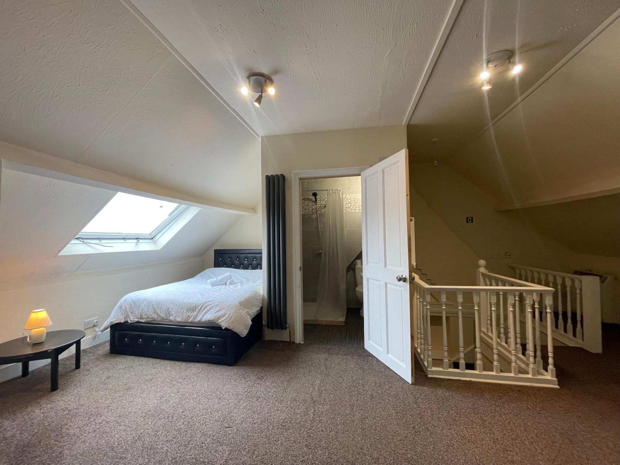 Room With Private Bathroom And Shared Kitchen Londra Esterno foto