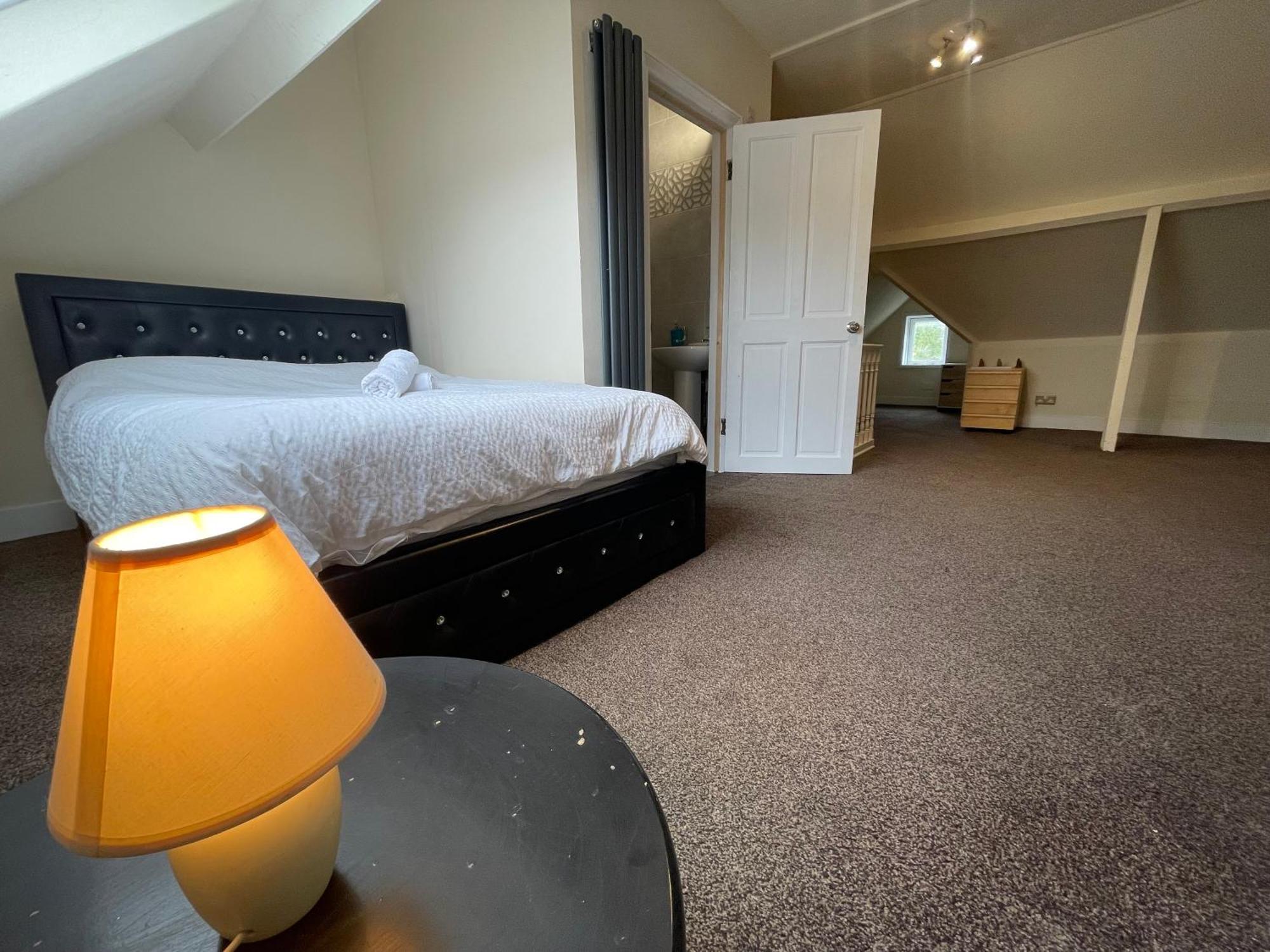 Room With Private Bathroom And Shared Kitchen Londra Esterno foto
