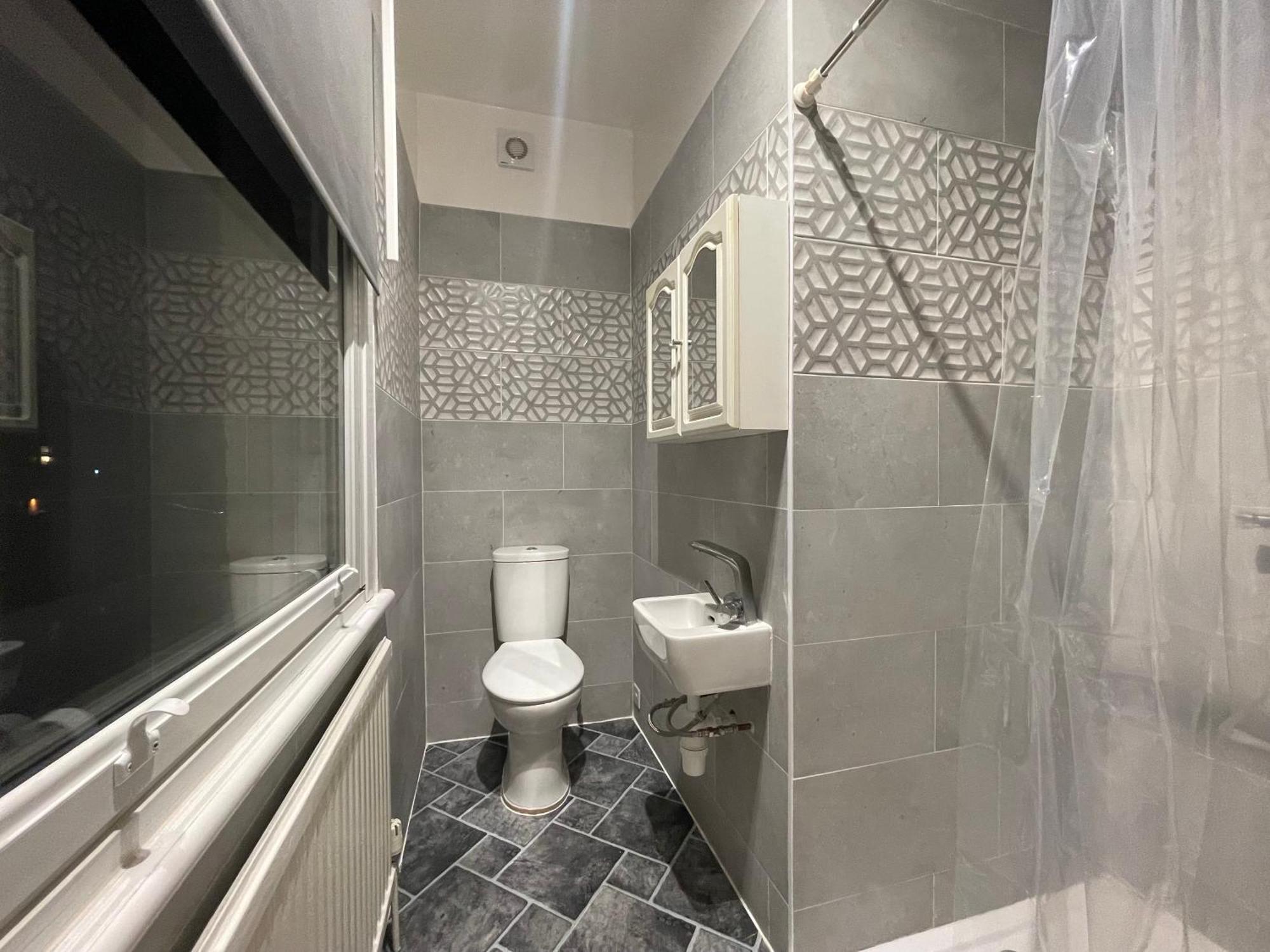 Room With Private Bathroom And Shared Kitchen Londra Esterno foto