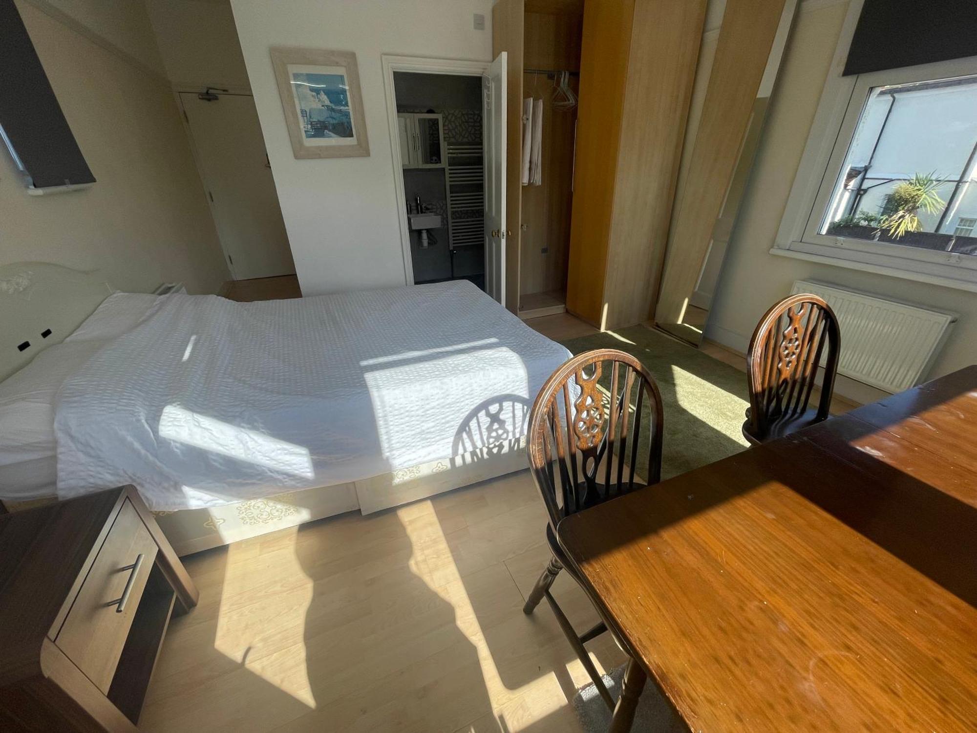 Room With Private Bathroom And Shared Kitchen Londra Esterno foto